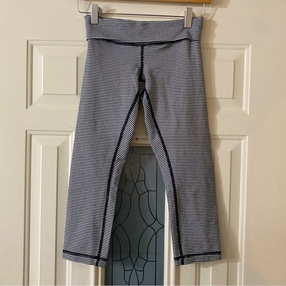 Lululemon Wunder Under Crop Roll Down Waist Gingham Plaid Black White Size 4 - Picture 2 of 7